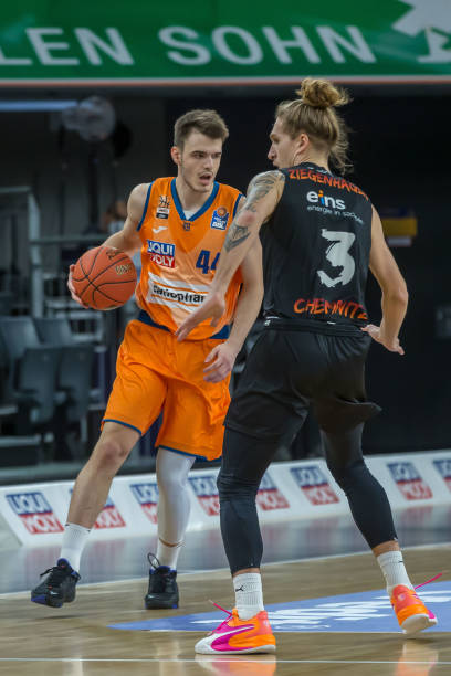 一个人的松 一个人的松