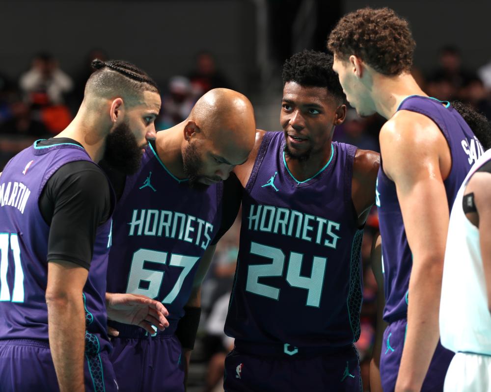 虽然分属不 虽然分属不